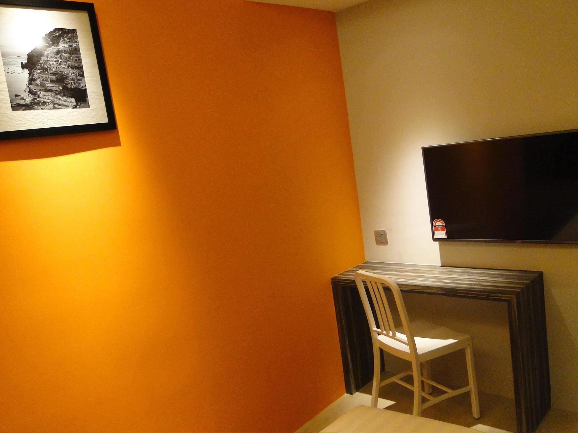 Hotel Orange Premier Taman Segar 3*