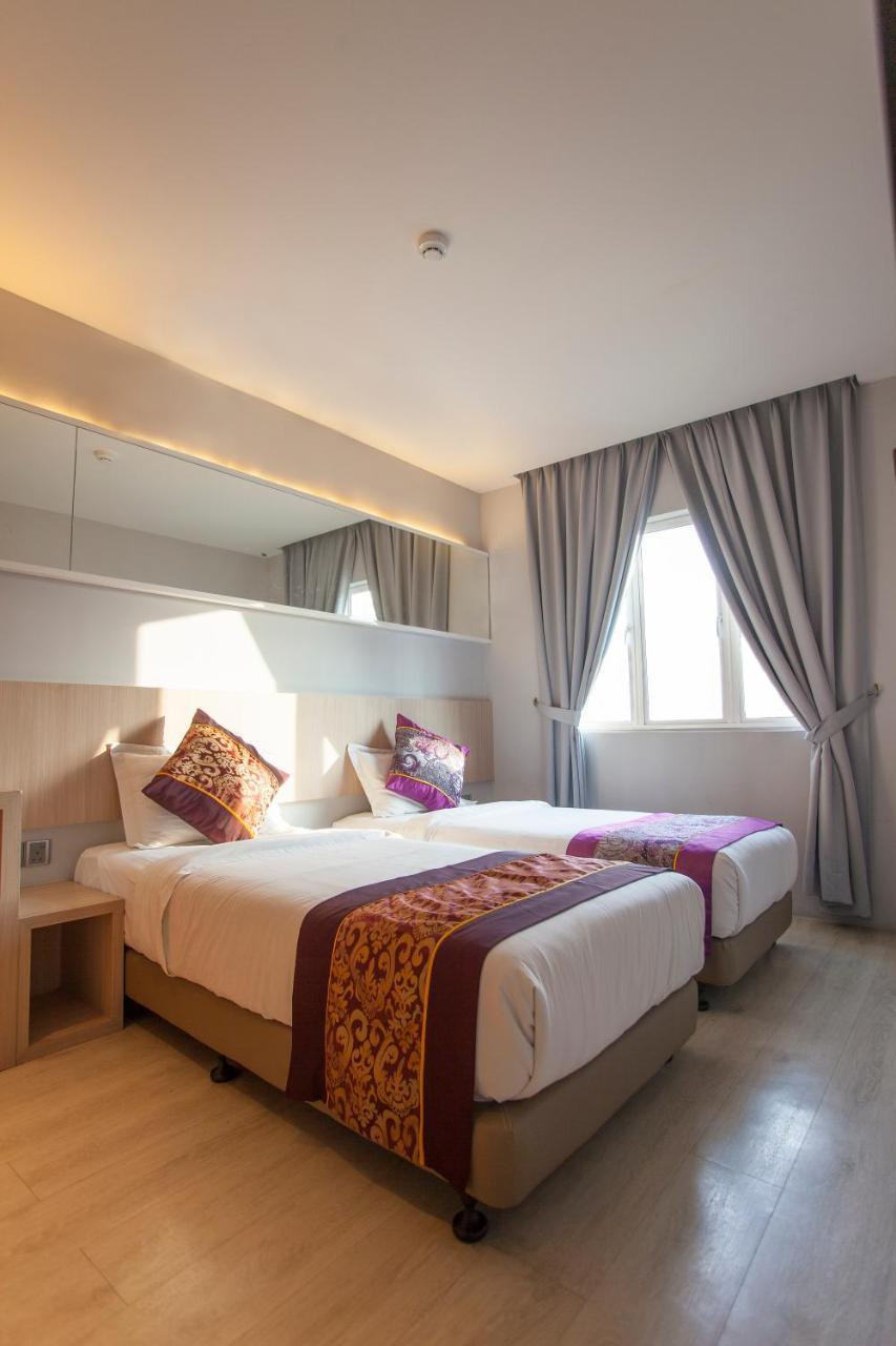 Orange Premier Taman Segar Hotel 3*