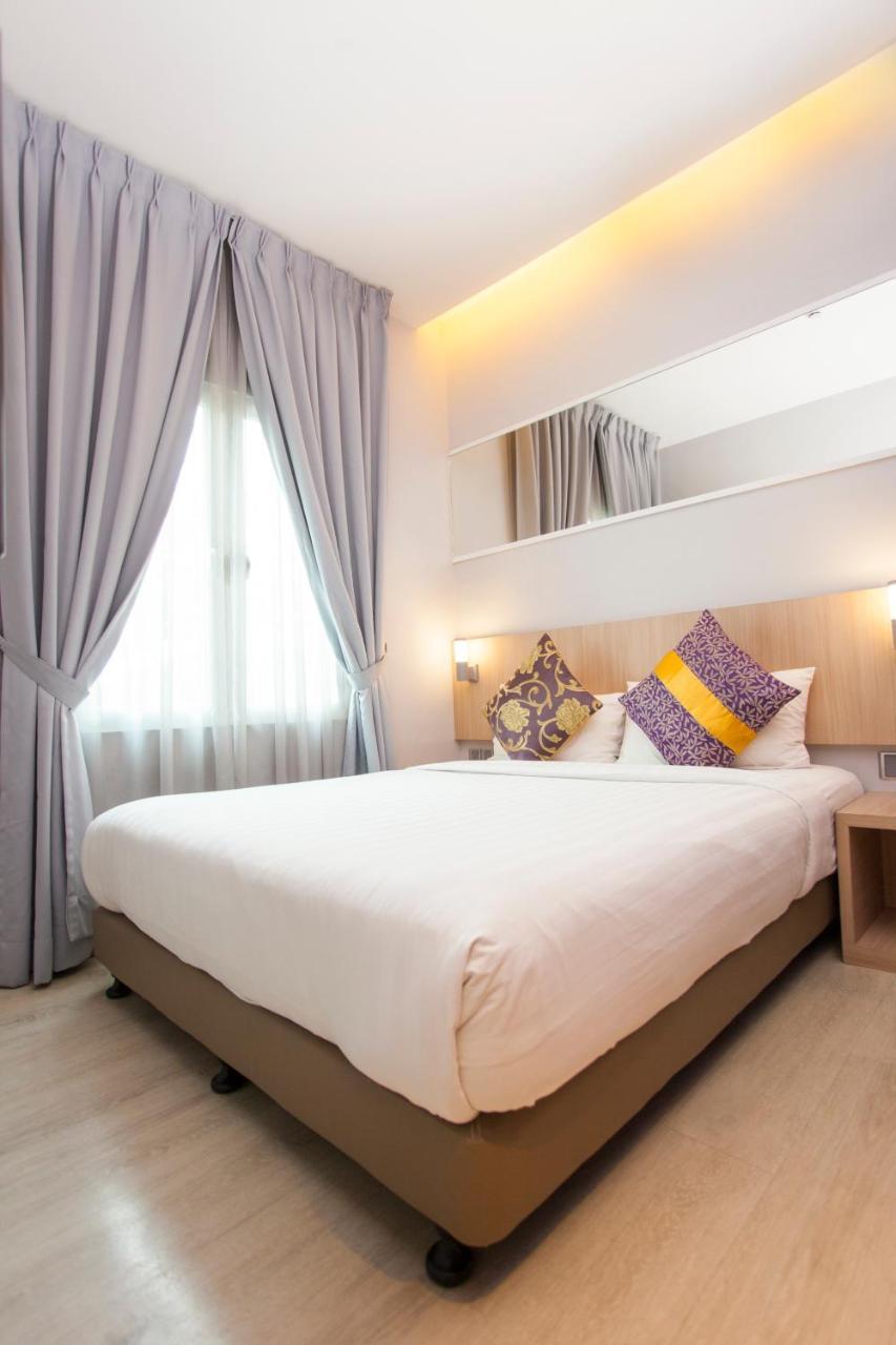 Orange Premier Taman Segar