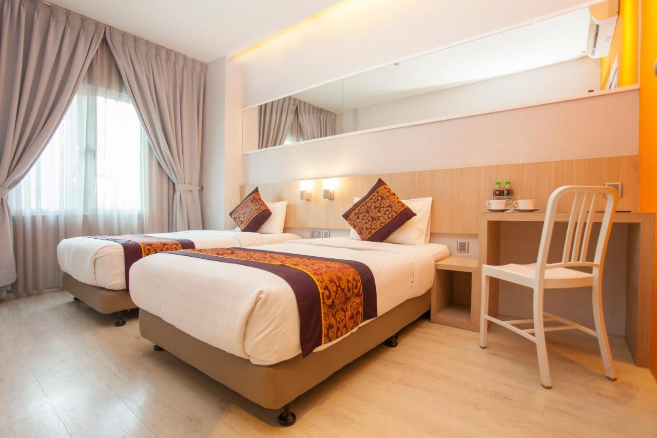 Orange Premier Taman Segar Hotel 3*